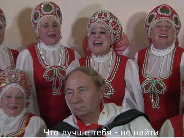 Бабусі стверджують, нібито "за Путіна" хочуть усі. Фото: скріншот з відео.
