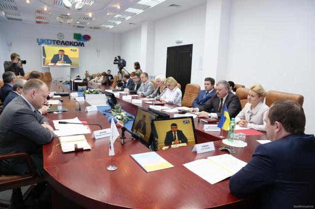 Володимир Гройсман провів селекторну нараду з питань призначення субсидій. Фото: kharkivoda.gov.ua.