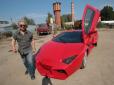Чотири роки зусиль: Львів'янин у своєму гаражі склав копію лімітованої версії Lamborghini Reventón (фото, відео)