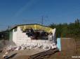На Київщині жителі селища повністю зруйнували храм УПЦ МП (фото, відео)