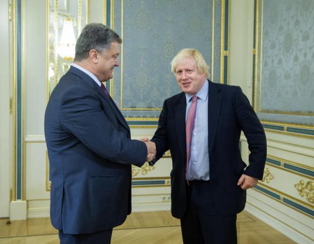 Петро Порошенко та Борис Джонсон. Фото: сайт президента України.