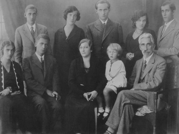 Сім'я Крушельницьких. Це фото - символ знищення української інтелігенції: всі ці чоловіки були розстріляні у 1934-37 роках. Фото: Вікіпедія