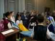 Президента Порошенка в США зустріли діти в кримськотатарських національних костюмах, - Цеголко