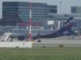 У Варшавському аеропорту російський літак з 100 пасажирами зіткнувся з літаком польської 