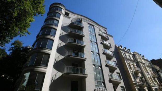 Травля і позор - ціна нової квартири Сергія Лещенка. Фото: bbc.com.