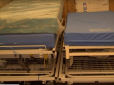 Опіковому центру у Дніпрі французькі волонтери передали комфортні медичні меблі (відео)