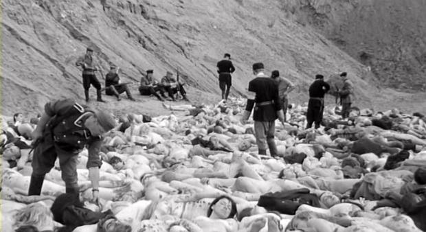 Нацисти добивають жертв Бабиного Яру. Фото: ua-travel.info.