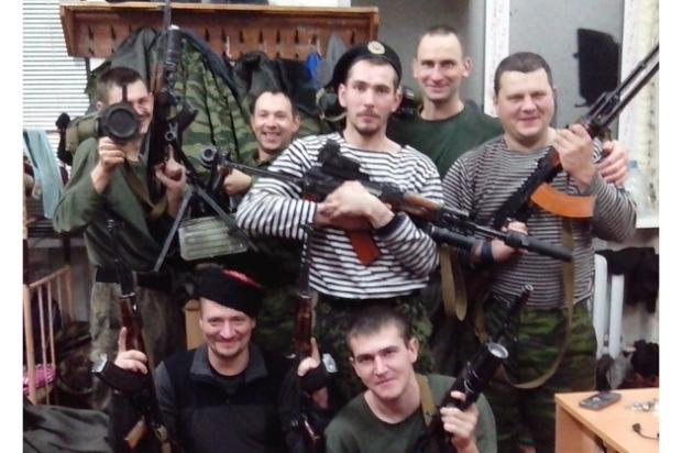 Російські бойовики в Луганську. Фото: ukr.media.