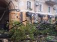 Подробиці потужного буревію у Дніпрі: Повалені дерева та обірвані лінії електропостачання (фото)