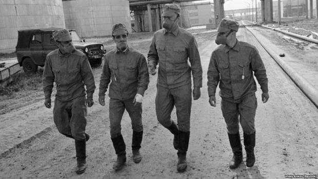 26 квітня 1986 року. Члени підрозділу, що займається дезактивацією території ЧАЕС.Фото: "Радіо Свобода"