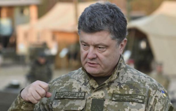 Петро Порошенко передасть озброєння на фронт. Фото: rbc.ua.