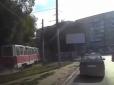Страшна ДТП у Росії: Затисненого пасажира трамвай протягнув по землі (відео)