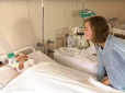 Допомога лікарів і любов близьких зробили неможливе: У Дніпрі врятували двох важкопоранених бійців (відео)
