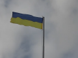 Окупантам очі муляє: В 50 метрах від кордону з Кримом активісти встановили український прапор (відео)