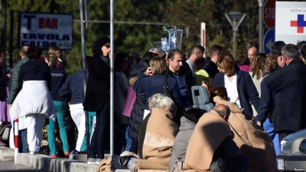 Евакуація людей із лікарні в місті Рієті, Італія, 30 жовтня. Фото: "Радіо Свобода"