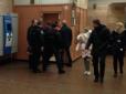 У київському метро чоловік вистрілив у поліцейського, - ЗМІ