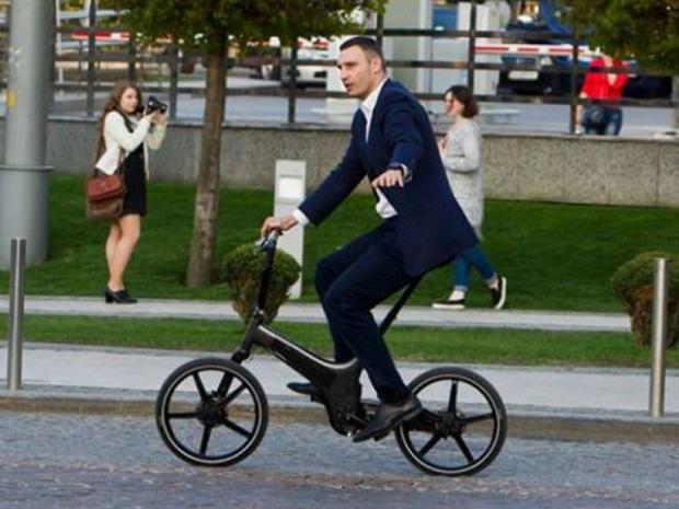 Віталій Кличко задекларував велосипед. Фото: depo.ua.