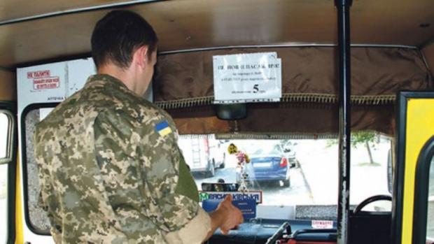 У Волинській області 20-річного АТОшника вигнали з автобуса. Фото: За Збручем.