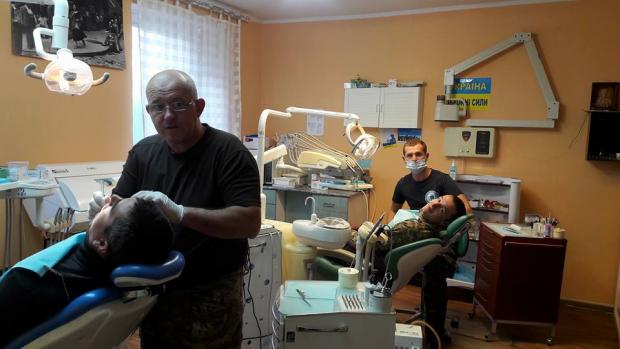 Як стоматологи в зоні АТО видирають зуби російській пропаганді - фото 8