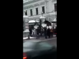 Кривава відповідь скреп: У Москві познущались над посольством Великобританії (відео)