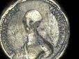 Знахідка шокувала найвідоміших археологів: В Єгипті знайшли дорогоцінну монету (фото)
