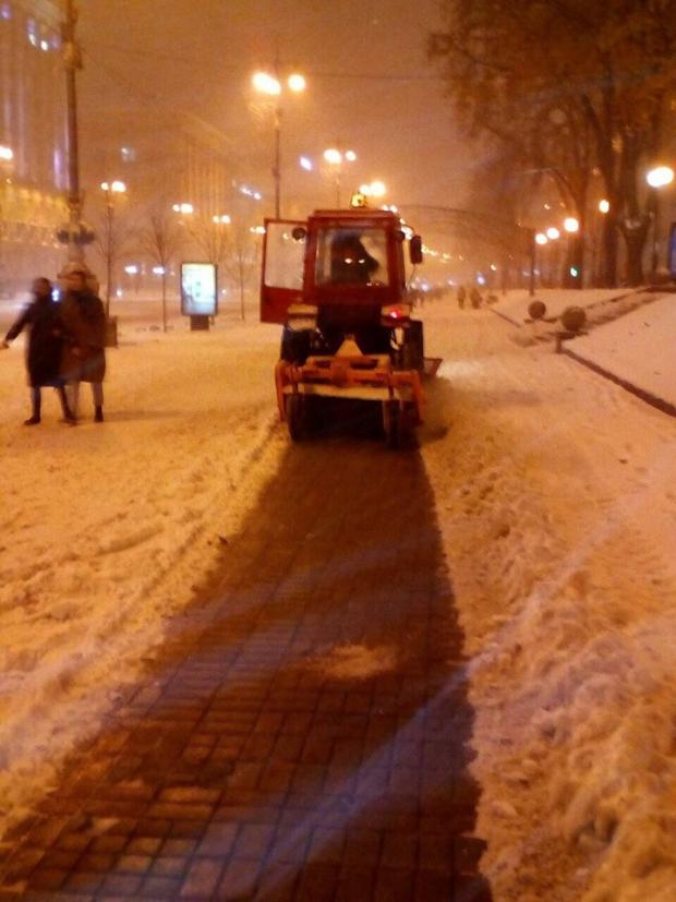 Київ активно прибирають від снігу. Фото: "Фейсбук"