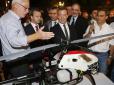 Медведеву в Израиле подарили вертолёт без пульта