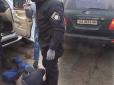 У Києві затримали працівників ДСО за пограбування журналіста (фото)