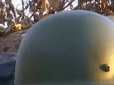 Тепер це мій власний оберіг: Військовослужбовець хоче викупити в ЗСУ каску, яка врятувала йому життя (відео)