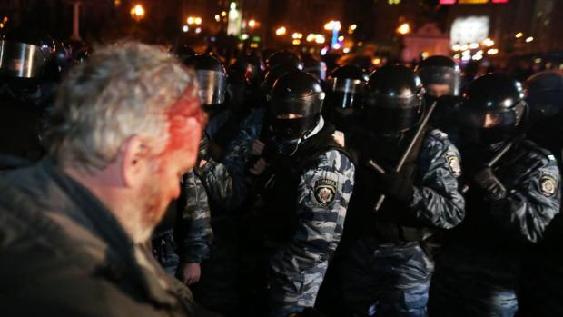 "Беркут" під час розгону Євромайдану. Ілюстрація:ipress.ua