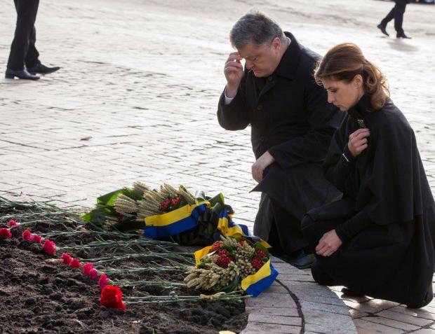 Порошенко вшанував пам'ять жертв Голодомору. Фото: "Подробности"