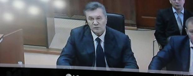 Януковичу зачитали повідомлення про підозру у державній зраді. Фото: ТСН.