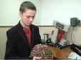 Школяр із Рівного винайшов надміцний шолом для українських військових (фото, відео)