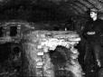 Загадкові жахи минулого нагадали про себе археологам: В Житомирі трактор випадково провалився у середньовічне підземелля