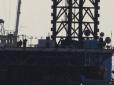 Нахабство окупантів: Бурові платформи у Чорному морі незаконно використовуються під прапором РФ - Матіос (фото)