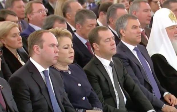 Чиновники слухають Путіна. Фото: Twitter.