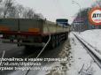 У Києві вантажівка знесла зупинку громадського транспорту: багато постраждалих