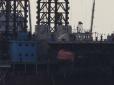 У виключній морській економічній зоні України: ДПСУ виявила за 65 км від Одеси бурові, вкрадені Росією в Криму (відео)