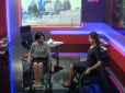 На знак солідарності: Марина Порошенко в прямому ефірі проїхалася в інвалідному візку (відео)
