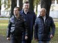 Медведєву - два, Путіну - один: Стало відомо, кому Янукович роздавав іменні пістолети