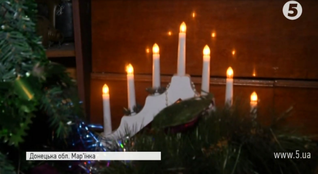 Ялинка захисників Мар'їнки. Фото: скріншот з відео.