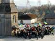 Запорізькі студенти влаштували флешмоб-молитву про Україну (відео)
