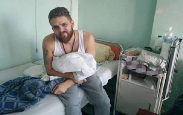 Євген Сагуйченко у лікарні після побиття. Фото:facebook