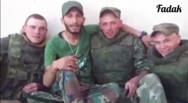 Росіяни у непоганих відносинах із терористами. Фото: скріншот з відео.