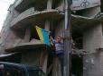 Сирійські діти з українським прапором! Вони піднімають його в знак протесту проти агресії роССії!