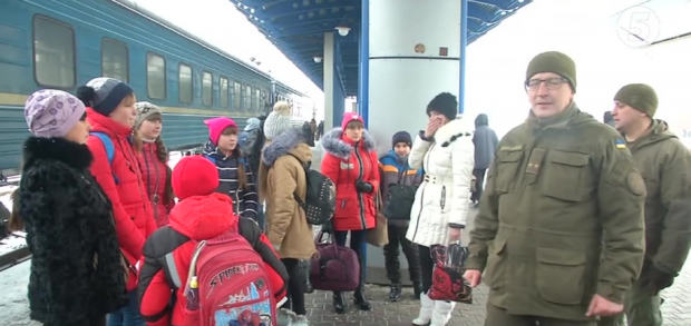 Діти з Донецької області приїхали до бійців Нацгвардії. Скрін відео