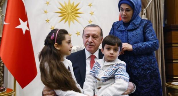 Маленька блогерка з Алеппо зустрілась з президентом Ердоганом. Фото: соцмережі.