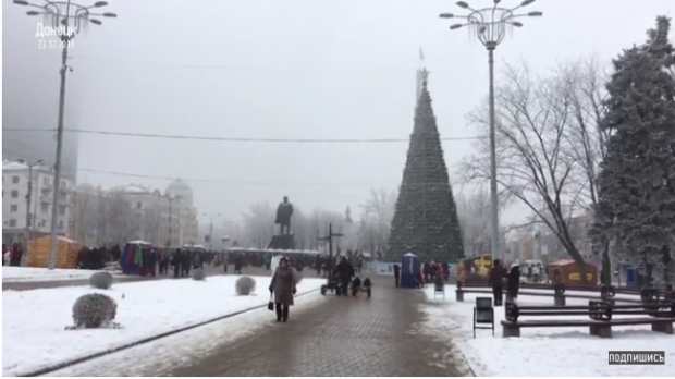 Новорічна ялинка у Донецьку. Фото: скріншот з відео.