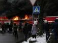 Пожежа на ринку в Києві: Рятувальники знайшли тіло людини