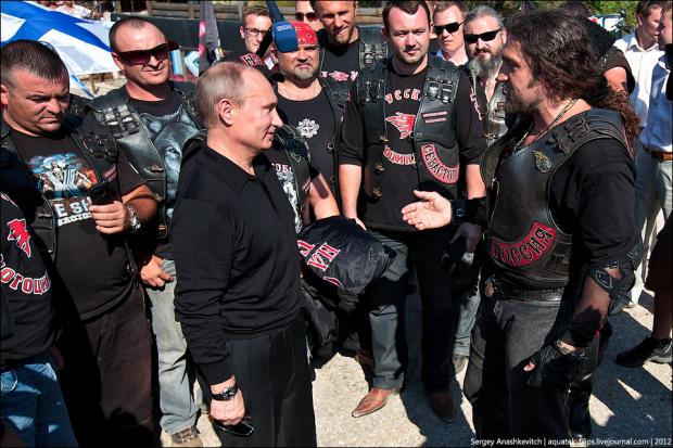Путін, Залдостанов і "Нічні вовки". Фото:ipress.ua